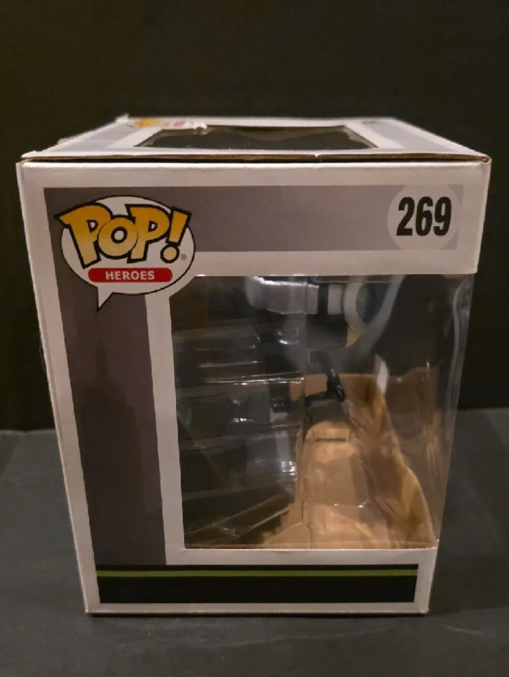 Funko Pop! Heroes Catwoman Deluxe Vinyl - Black & Green Goggles - Picture 5 of 6